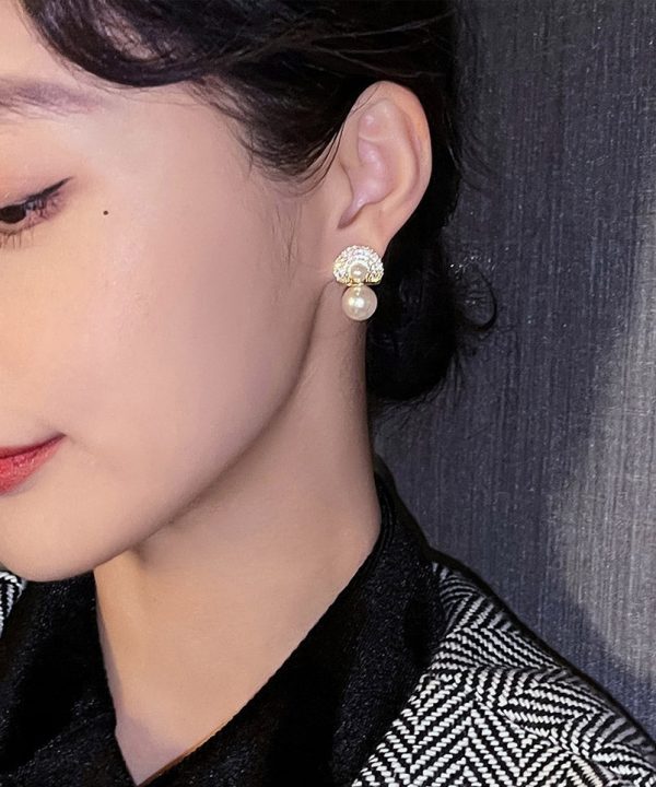 Chic 18K Gold Pearl Zircon Pearl Stud Earrings - Image 2