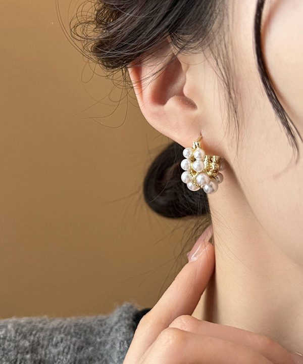 Fashion White Copper Alloy Pearl Hoop Earrings - Image 4