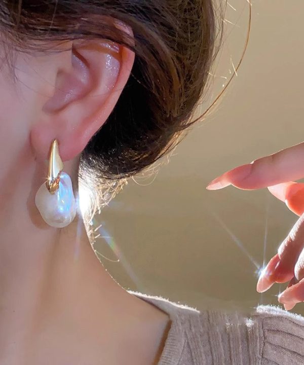 Stylish Gold Alloy Asymmetric Pearl Stud Earrings - Image 3