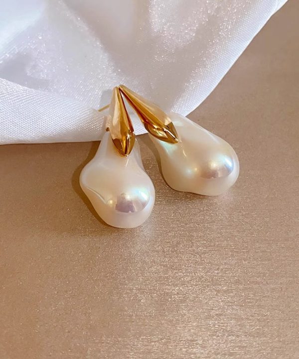 Stylish Gold Alloy Asymmetric Pearl Stud Earrings - Image 4