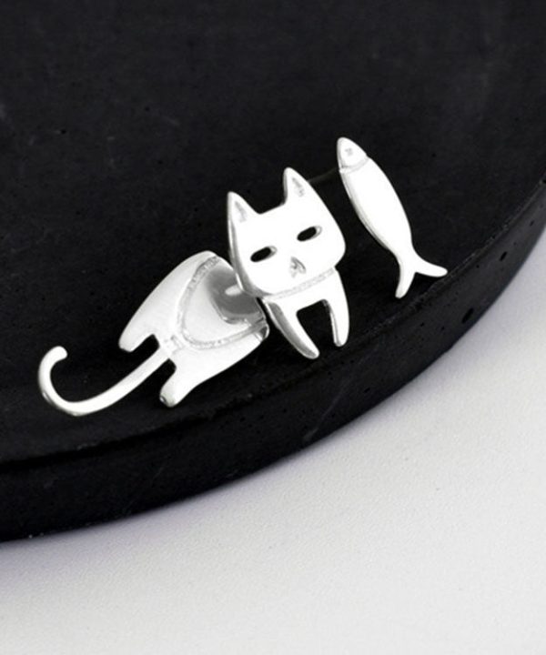 Women Stylish Cat and Fish Asymmetrical Design Metal Stud Earrings - Image 5